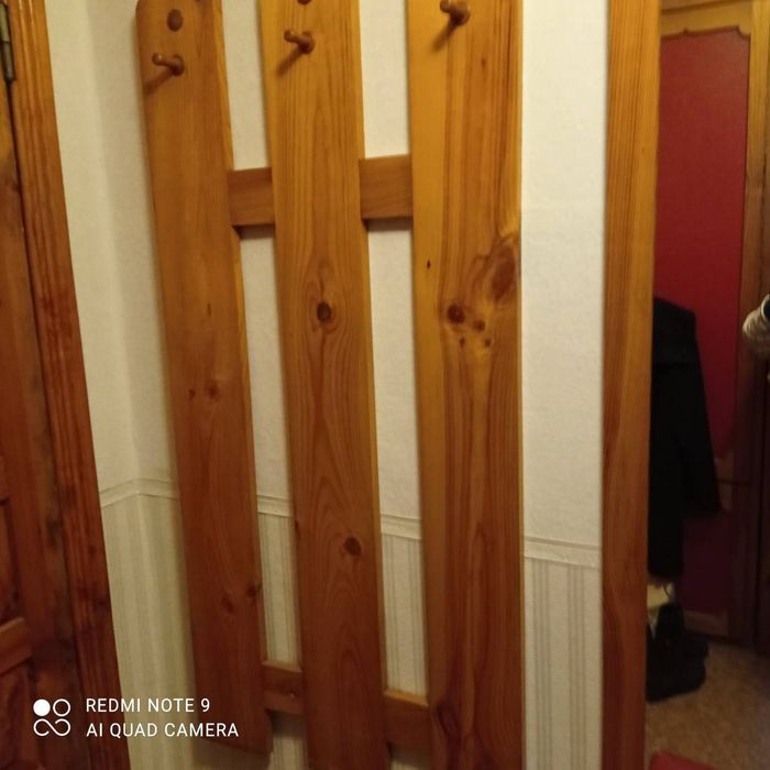 Терміново вішалка в передпокій. Дерево.