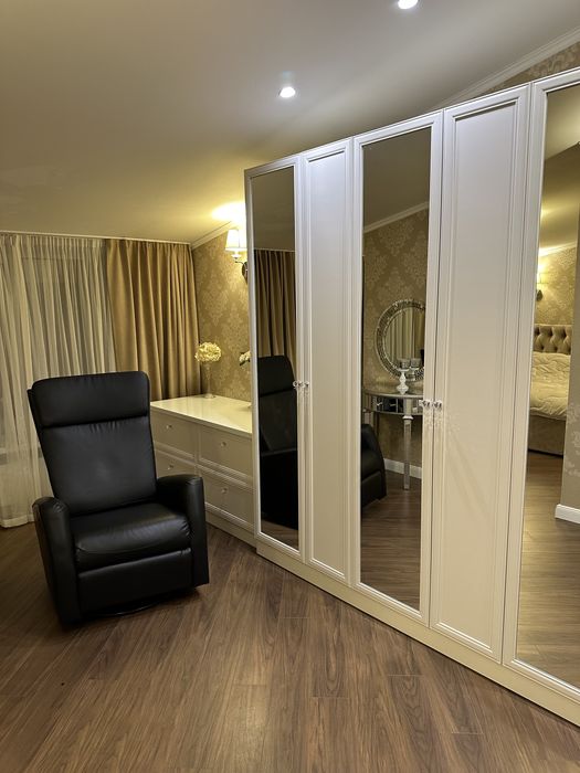 2 поверх!!!Довгострокова оренда 3- кімн квартири у центрі.