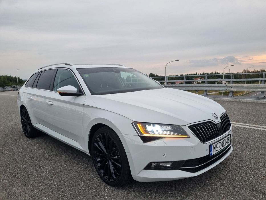 Skoda Superb Superb 4x4 hak skóra bixenon panorama biała perła