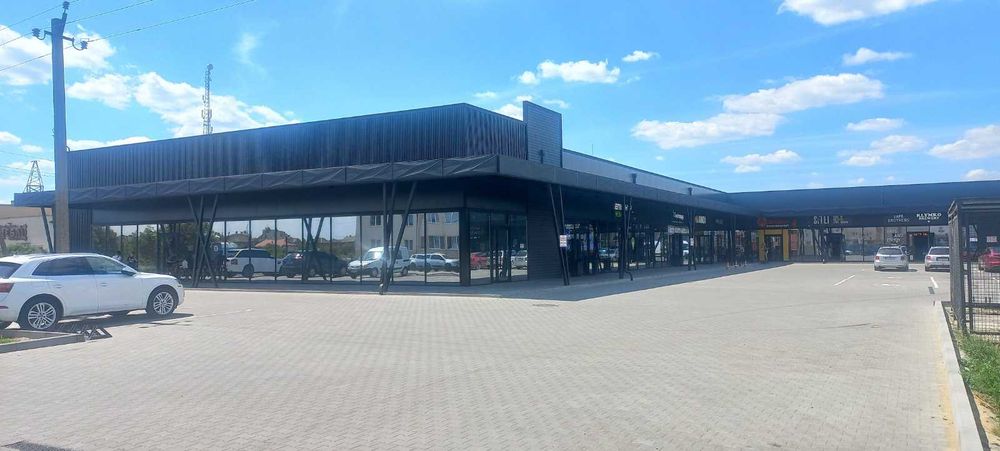 Оренда фасадного приміщення у новому ТЦ RUTA, біля АТБ, Жовква