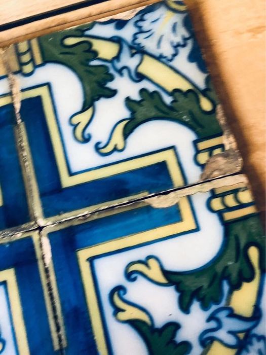 Antiga quadra de azulejo