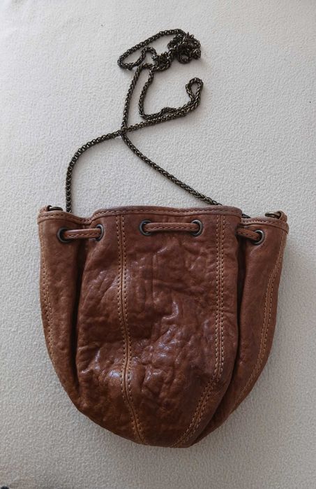 Torebka skórzana typu worek Zara.