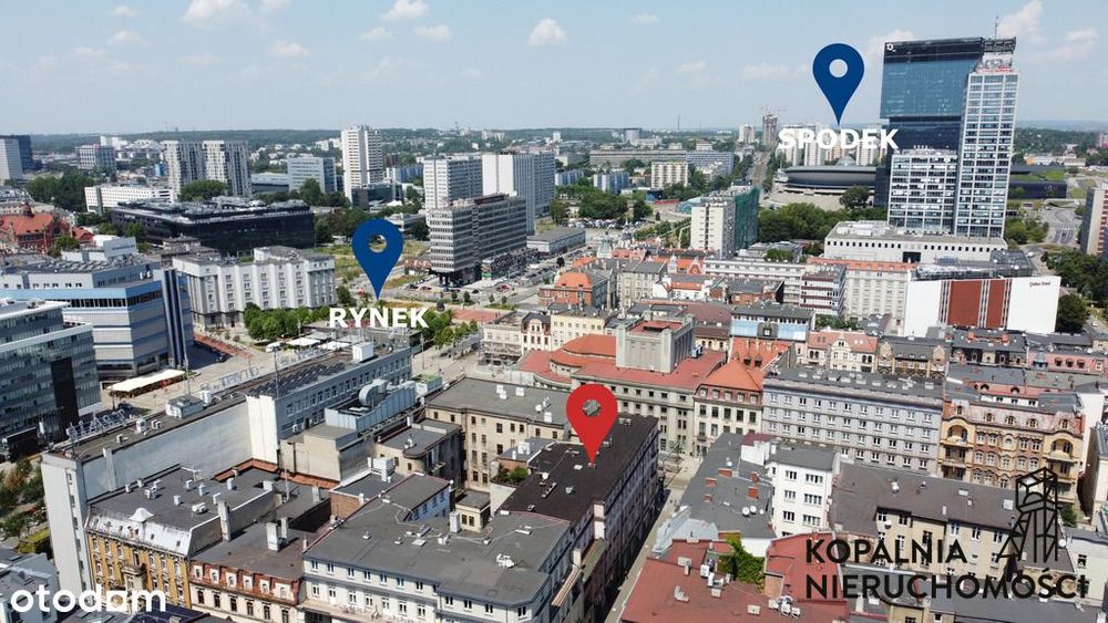 Deptak przy rynku piękna kamienica miejskie