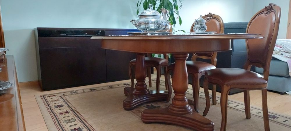 Mobília  sala jantar madeira castanho de  Paços de Ferreira