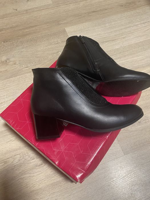 Осінні черевики шкіра на байці 37р 24,3см