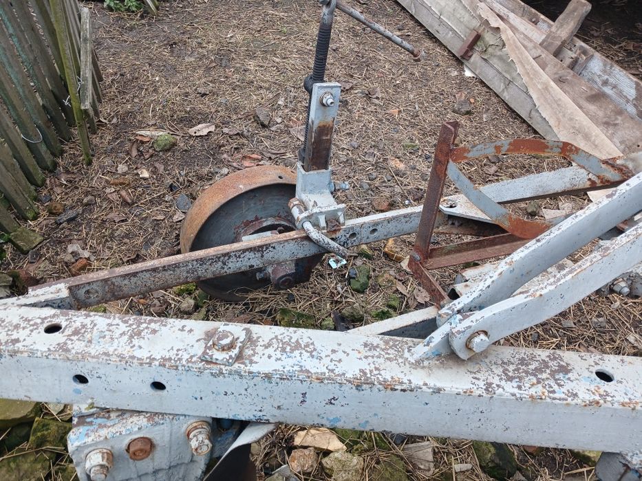 Продам плуг ПЛН 3-35