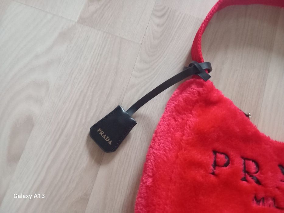Prada futrzana torebka czerwona