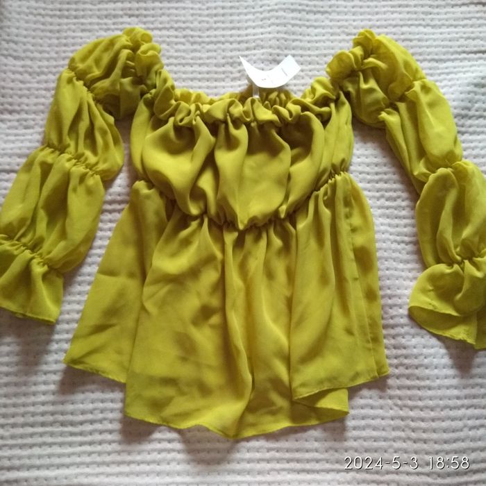 Sexi musztardowa hiszpanka S/M