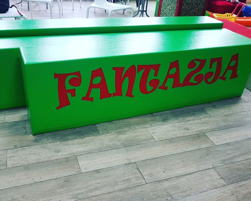 Suchy basen z kulkami