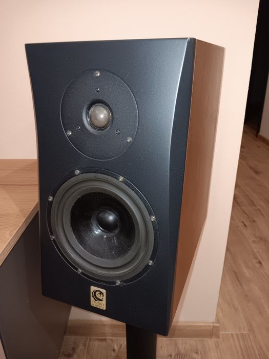 Kolumny Studio 16 Hertz