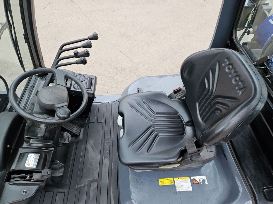 Навантажувач вилковий Toyota 4 тонни. Вилочный погрузчик Тойота 4 т