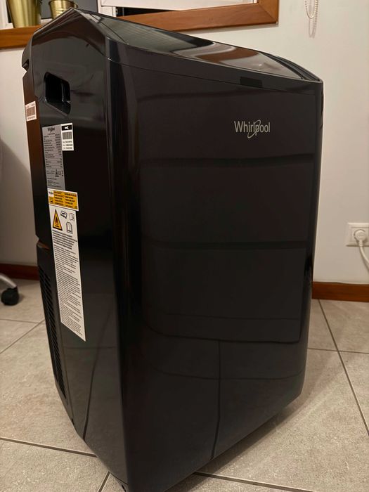 Ar condicionado portátil Whirlpool PACF212HP W 12, com capacidade de 12.000 BTU + manga para janela