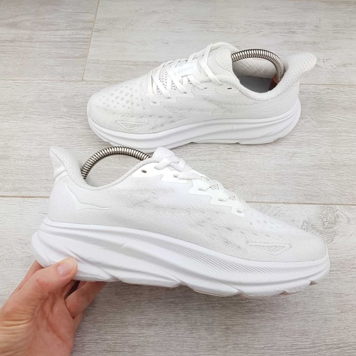HOKA Clifton 9 жіночі кросівки р. 39