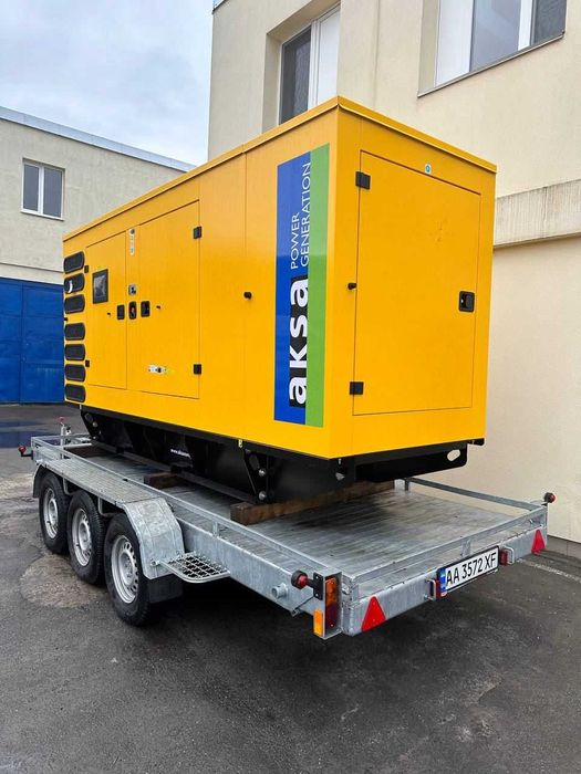Оренда Трьохосьовий причеп з гальмами під генератор та інші вантажі