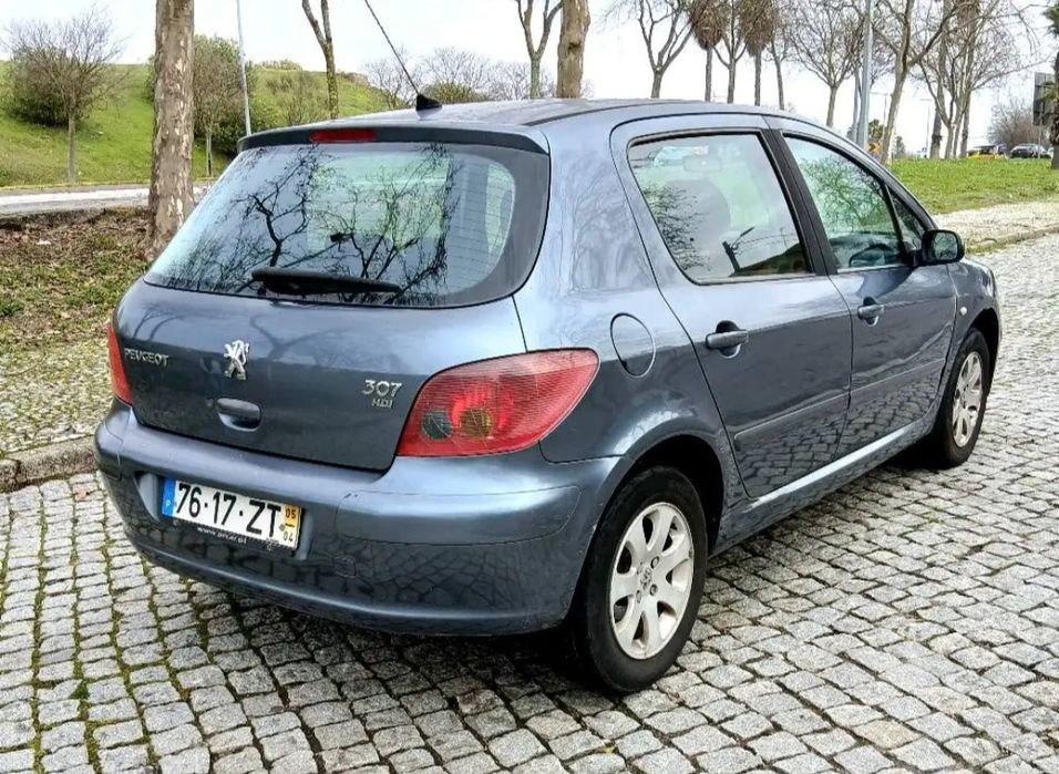 Carro peugeot 307 . 2400€