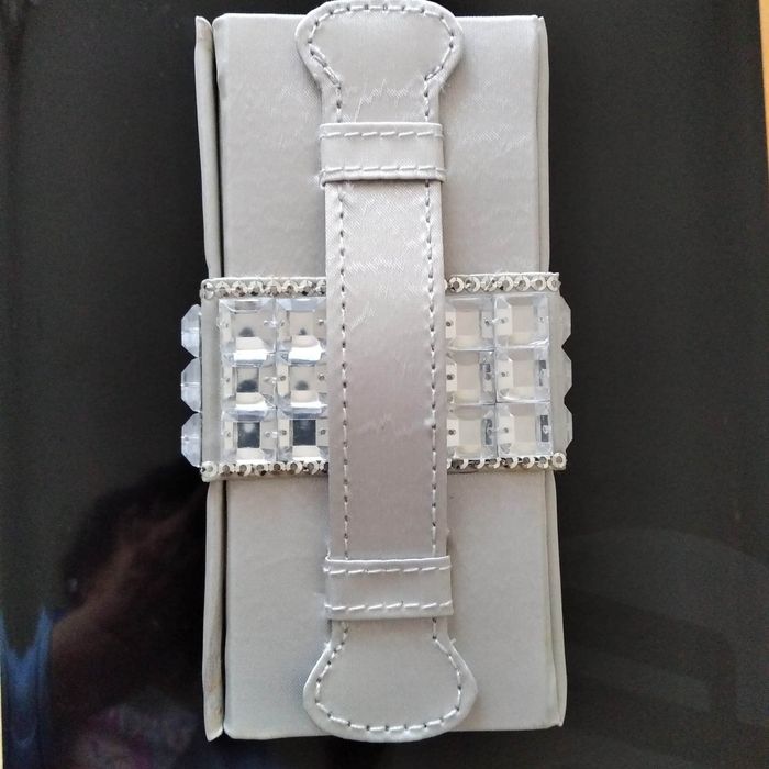 Zestaw przyborów do manicure i makijażu w walizeczce.NOWY.