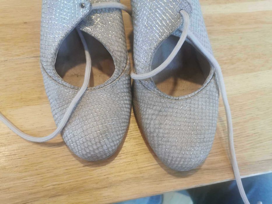 Czółenka buty ślubne Fejkiel rozm 38 wysokość obcasa 7 cm