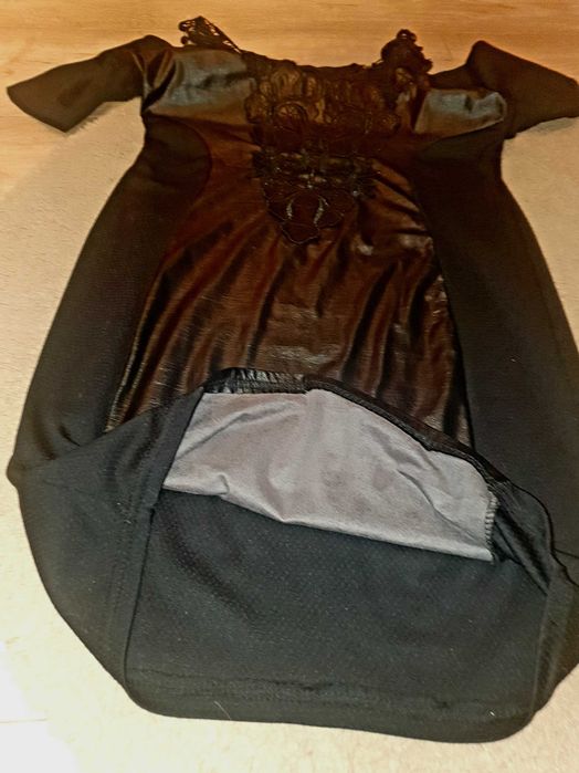 Sukienka mała czarna z koronką