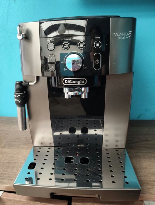 Máquina de Café Automática DELONGHI Magnifica S Smart ECAM250