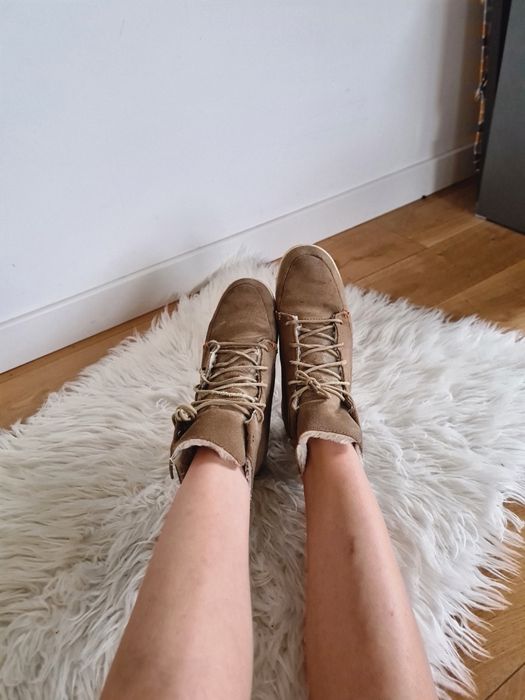 HUB 37 23cm skórzane botki trzewiki wiązane futerko nubuk skóra
