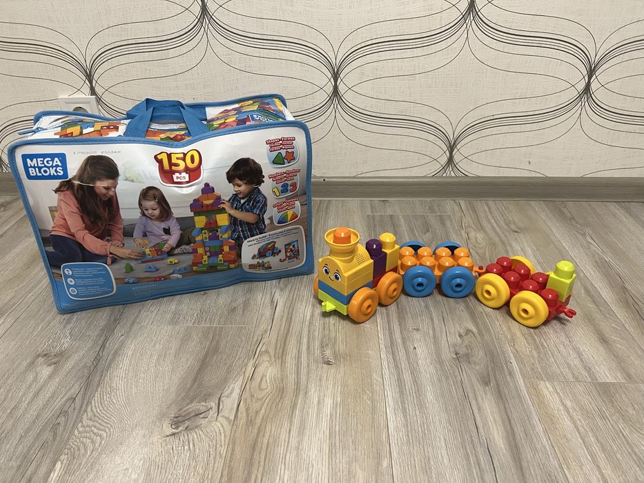 Mega bloks конструктор 150 деталей  і потяг музичний