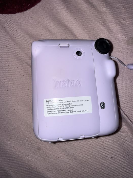 Camera polaroide nao vem com caixa tem no maximo 5 fitas e comprei nov