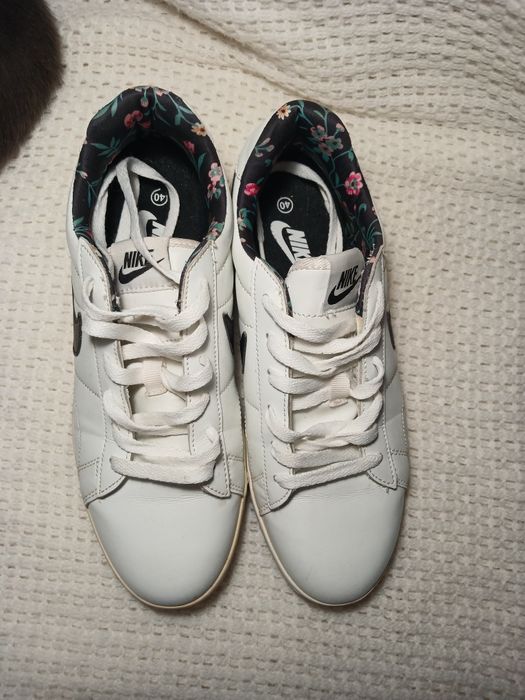 Кросівки жіночі Nike