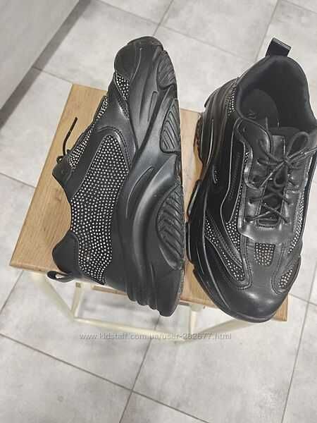 Кроссовки в стразах на толстой подошве 38 размер