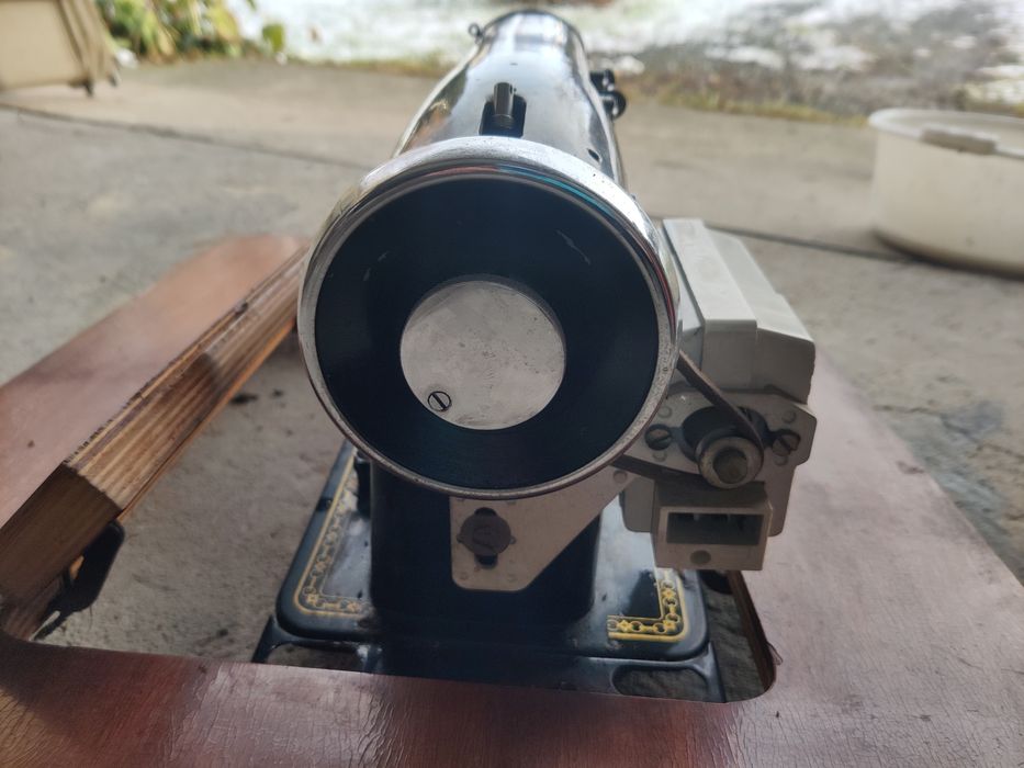 Zabytkowa maszyna do szycia Łucznik