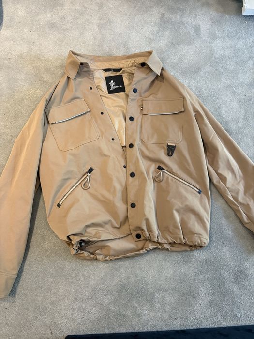 Beżowa kurtka Moncler