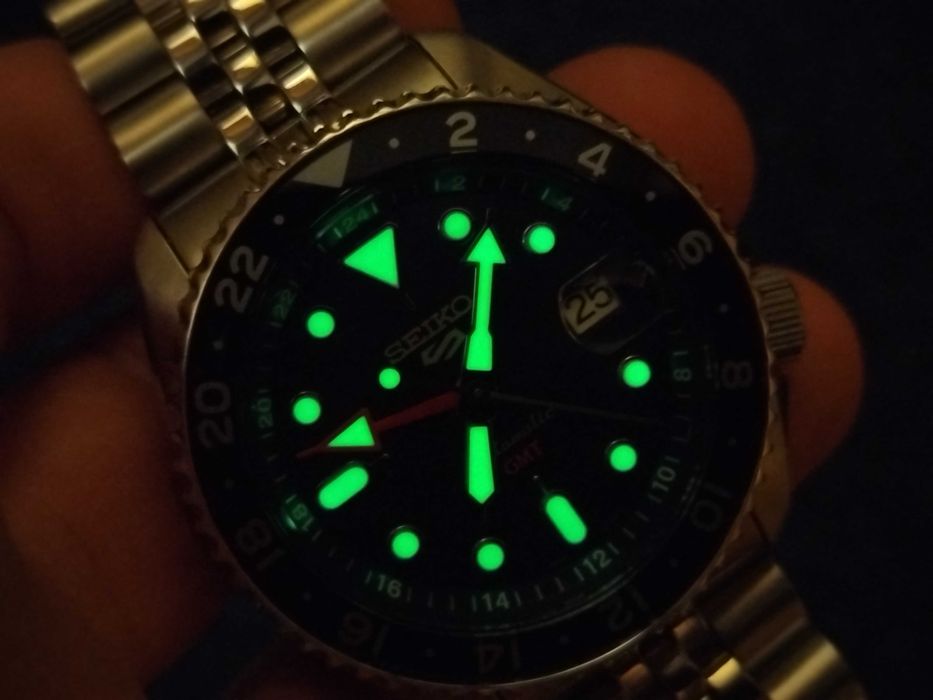 б.в. царапка на склі Seiko 5 SSK003 GMT механіка 4R34 годинник