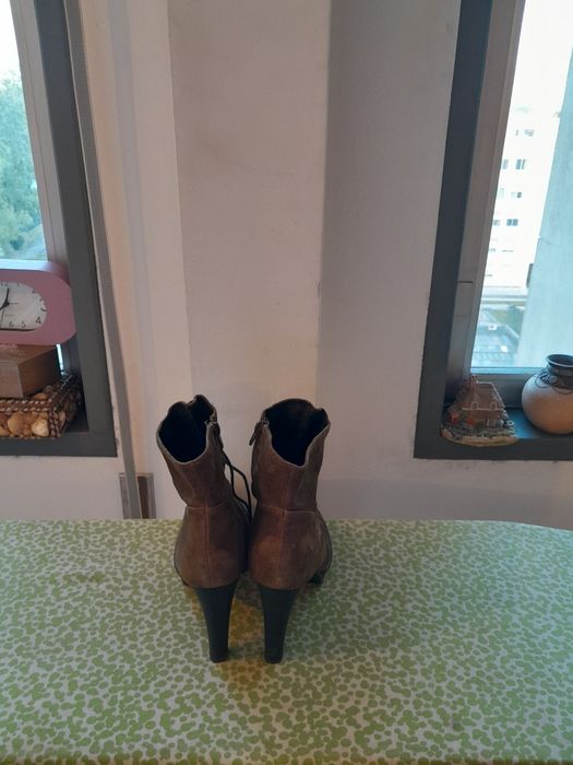 Vendo Botas de Senhora MINELLI muito bonitas como novas