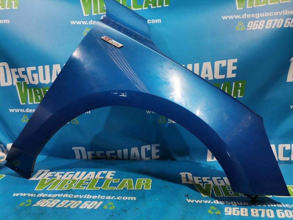 Guarda-Lamas Frente Direito Ford Focus Berlina Cew