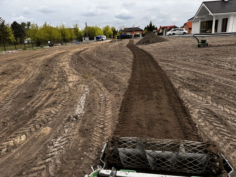Usługa glebogryzarką separacyjną, przygotowanie pod siew trawy.
