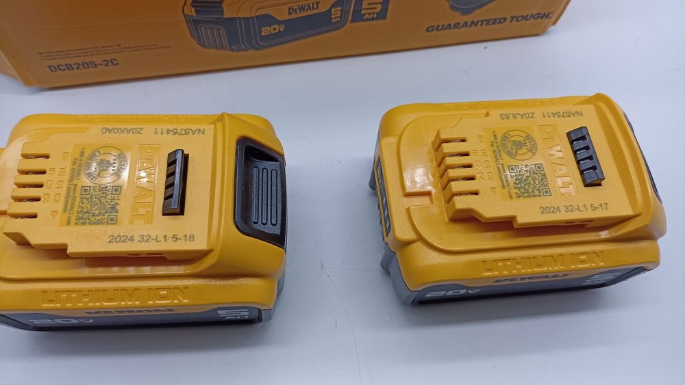 Аккумуляторная батарея DEWALT DCB205 20V Max 5.0 Ач/Новые/В наличии!