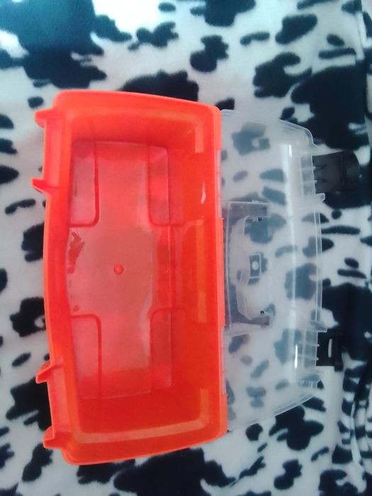 Caixa de utilidades ferramentas etc só 2€