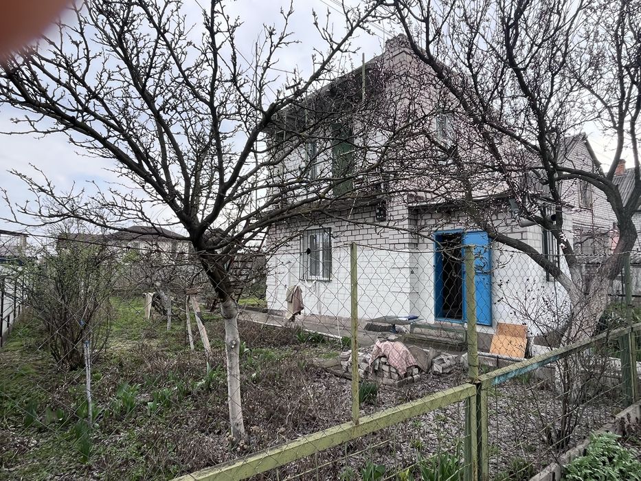 Затишна дача поряд з Лівим берегом