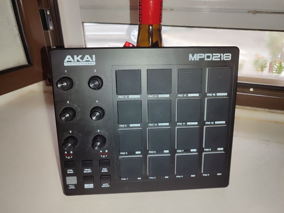 Akai MPD218 praticamente novo