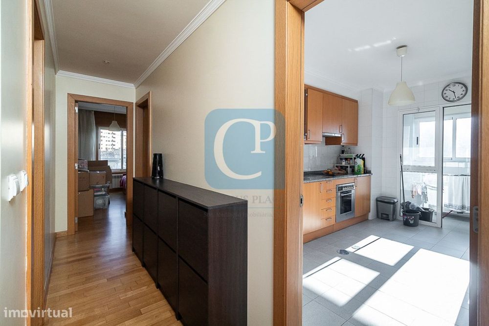Apartamento T2 para arrendar em Lordelo do Ouro, Porto