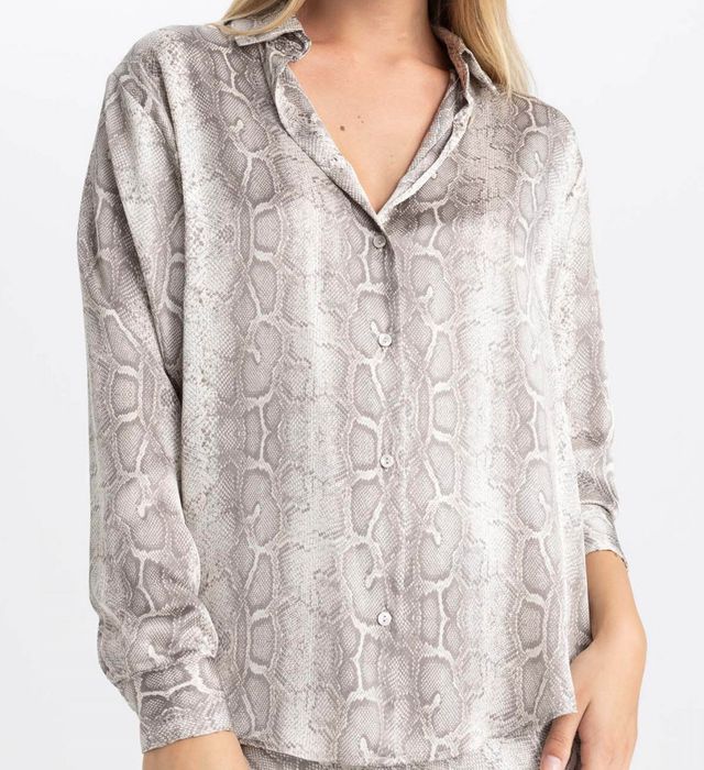 Блузка світло-сірого кольору