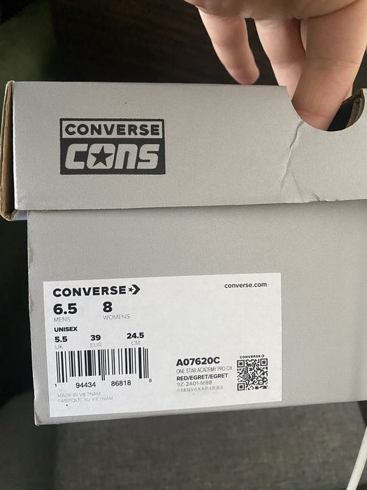 Замшевые красные кеды