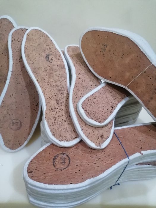 Palmilhas de Cortiça - lotes de 12 pares = 0.50€ par *Artigo SEM USO