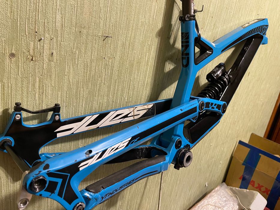 Рама YT industries карбонова розмір М 27.5