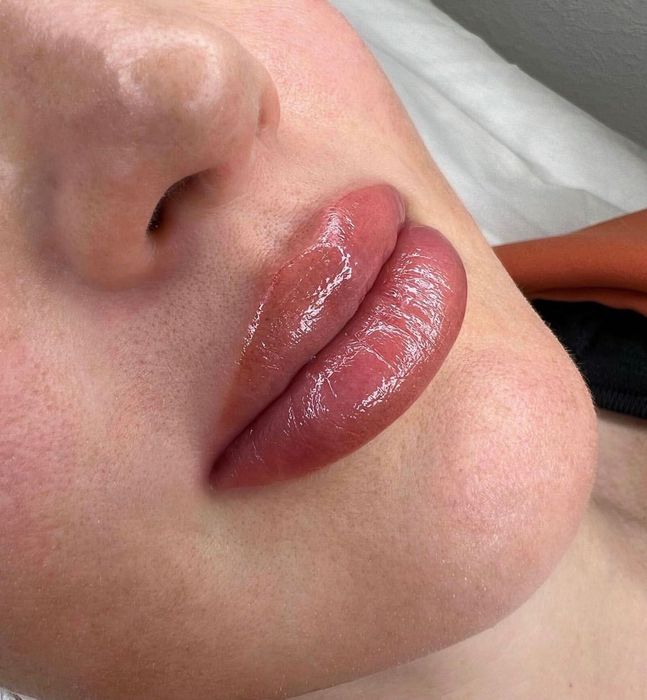 Makijaz permanentny brwi, kreski, usta