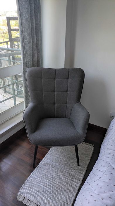 Cadeirão ULDUM tecido cinzento