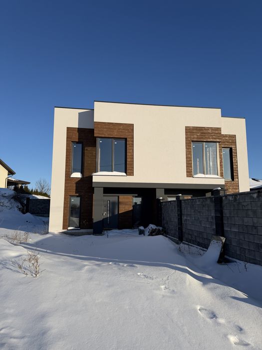 Продам котедж в районі Червоні Гори