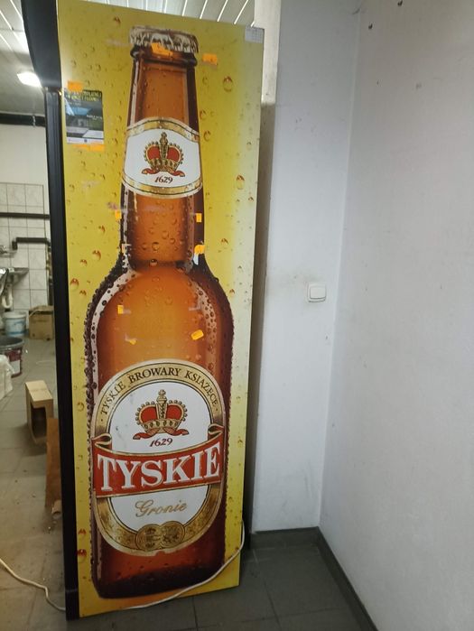 Lodówka chłodziarka na piwo sklepowa browar Tyskie Lech Premium  na napoje wystawa przeszklona