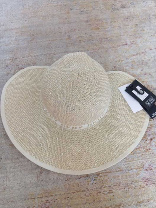 Капелюх фірмовий DKNY