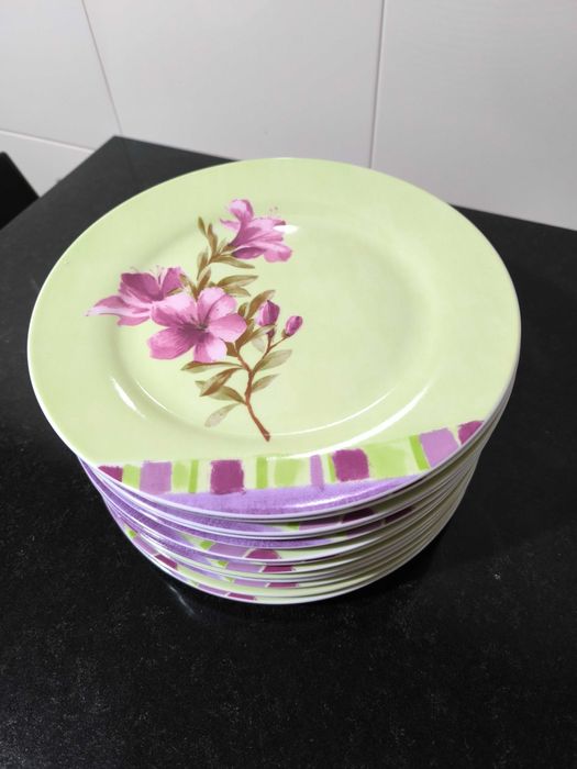 Lote de pratos em porcelana. Novos.