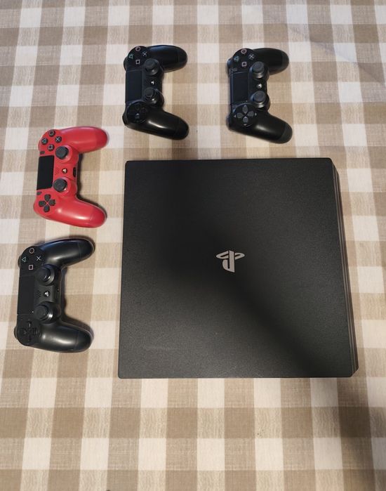 PS4 Pro 1TB + 4 comandos + OFERTA Gran Turismo Sport